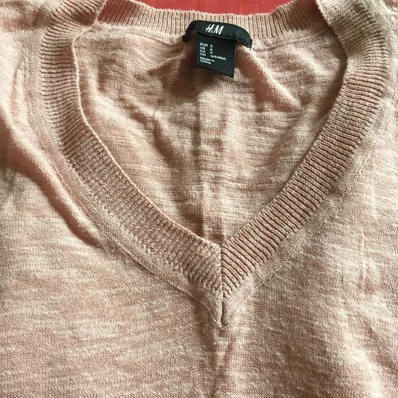 EUC H&M lightweight peach sweater S-M - Picture 3 of 7